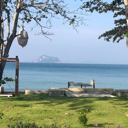 Royal Yao Yai Island Beach Resort Ko Yao 외부 사진 View of Ko Chang from the mainland