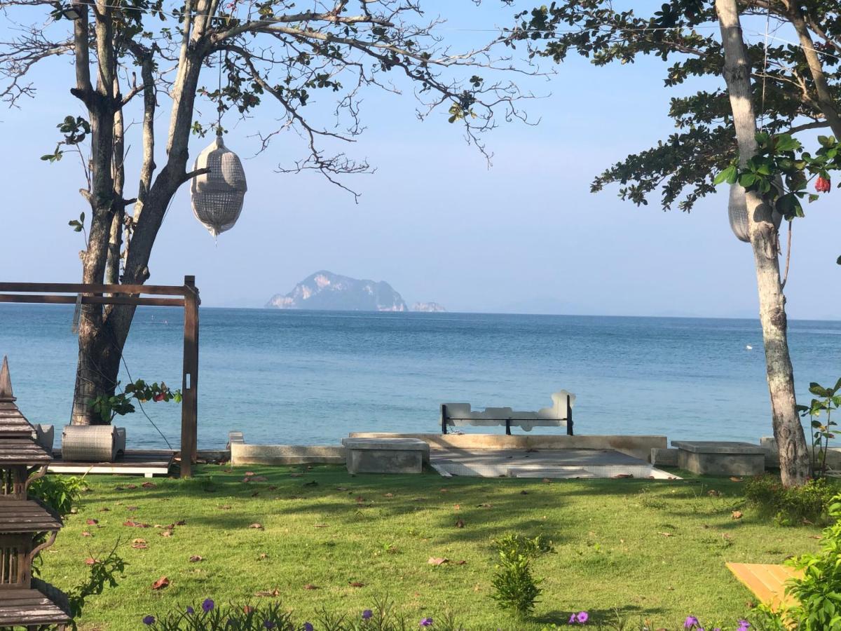 Royal Yao Yai Island Beach Resort Ko Yao 외부 사진 View of Ko Chang from the mainland